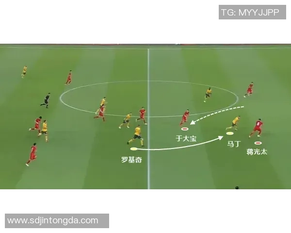 以球员更替为核心探讨足球比赛战术变化及其对球队整体表现的影响